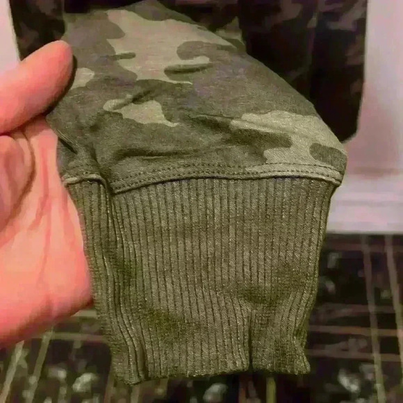 Ideology Camo-Print Sweatshirt Emerald Green NWT Size L - Picture 6 of 10